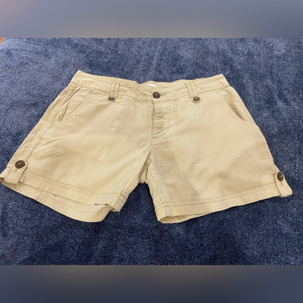 Women’s linen Mountain Khaki shirts size 2